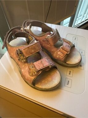 Ground up bluey size 10 sandals used